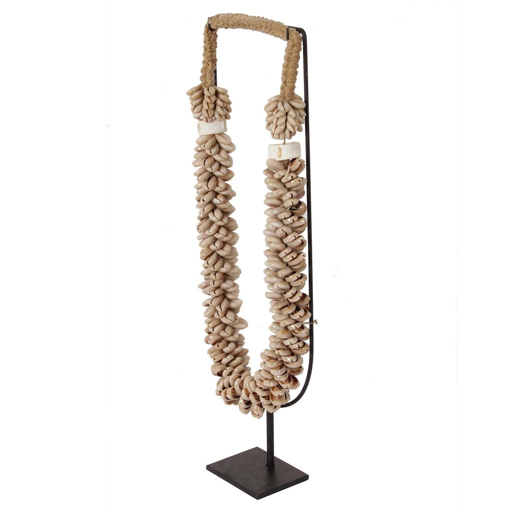 Schelpenketting op voet , Ornament , pole to pole , livinglovely.nl