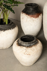 Jinsu White round GRC jar pot dark top PTMD - Pot - PTMD - livinglovely.nl