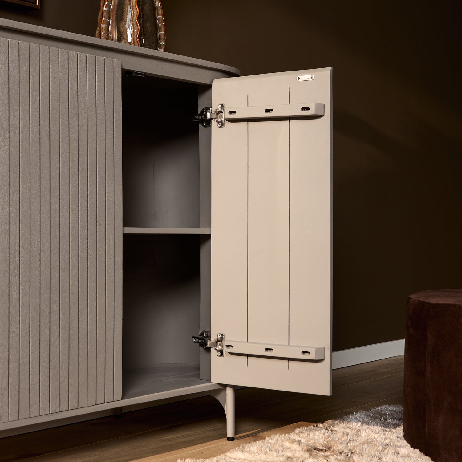 Kabinet Solana van Starfurn van opzij gezien, 45 cm diep en 100 cm hoog
