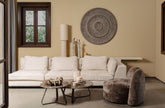 Kae Salontafel Marmer Rond Small van PTMD, ronde salontafel met ijzeren poten gestyled in een woonsfeer