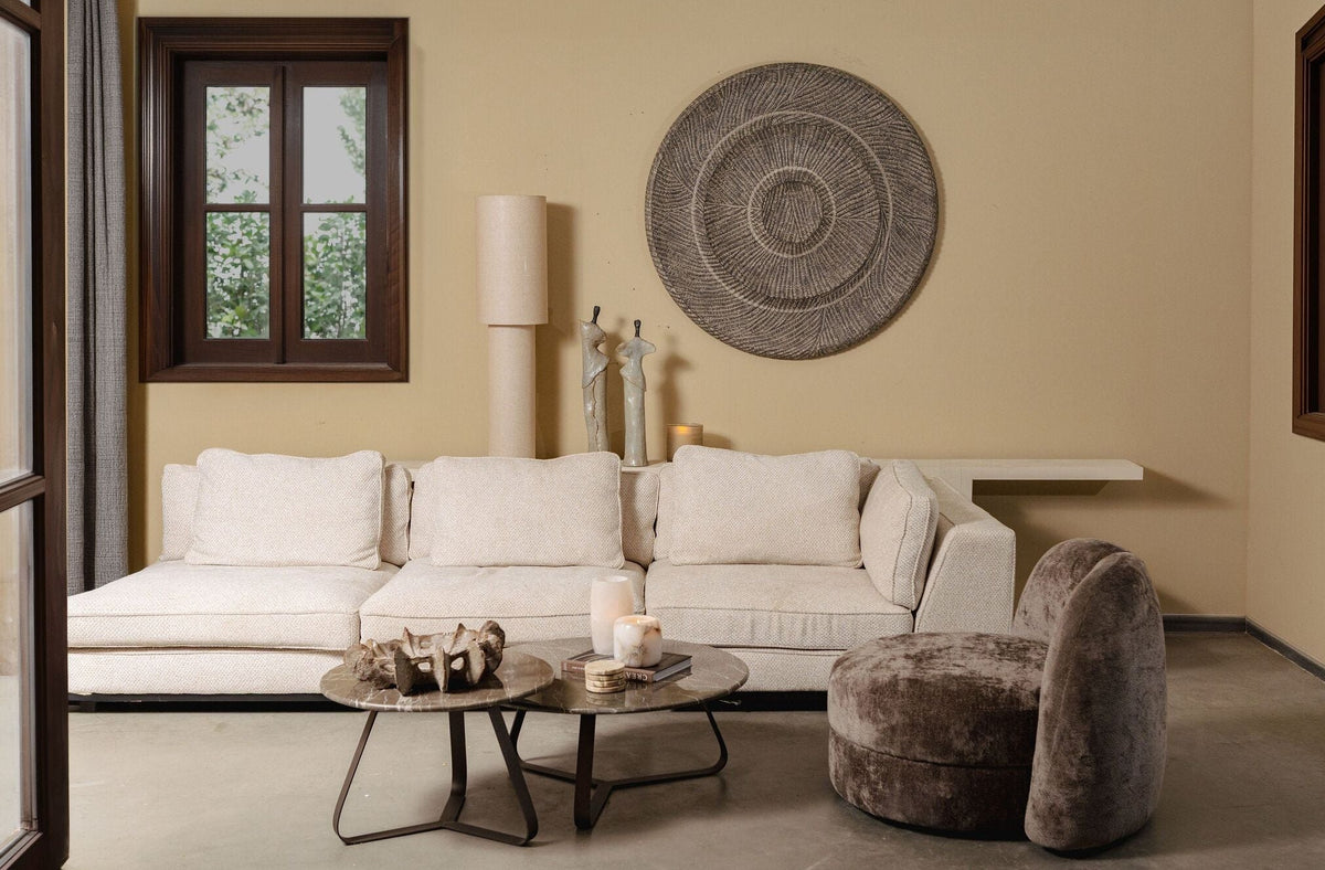 Kae Salontafel Marmer Rond Small van PTMD, ronde salontafel met ijzeren poten gestyled in een woonsfeer