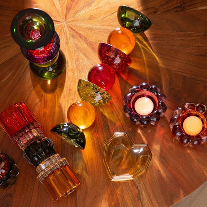 Groen paarse glazen kandelaar van J-Line met dinerkaars