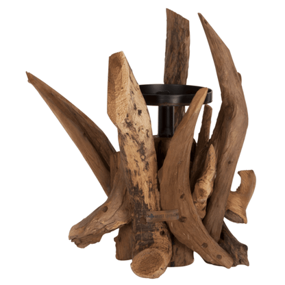 Kandelaar Roots van MUST Living, detail van de knoesten en scheurtjes in het gerecyclede hout