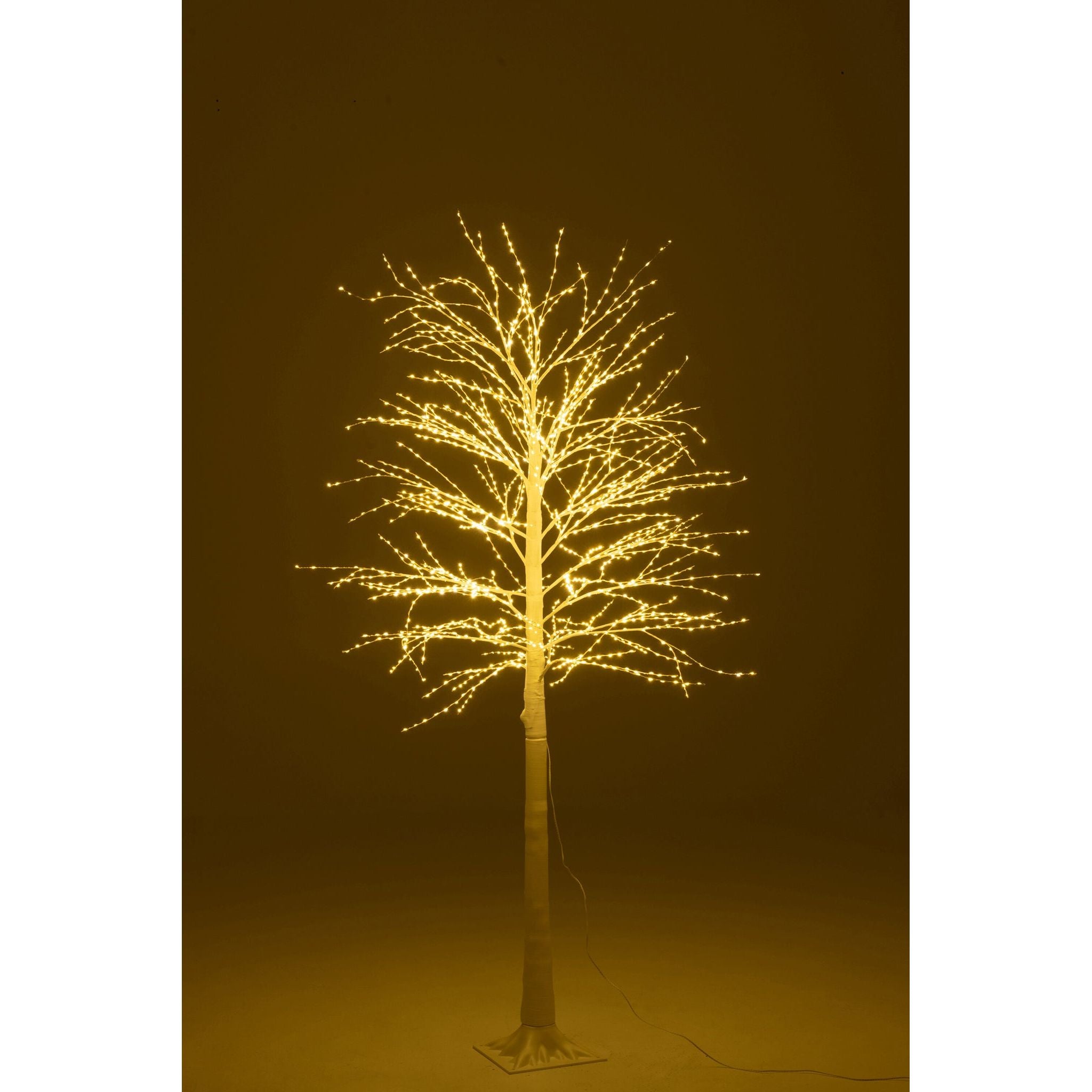Kerstboom 2000 Led Plastiek Wit Medium H180cm van J-Line, witte kerstboom van plastiek, in een feestelijk gestylede setting