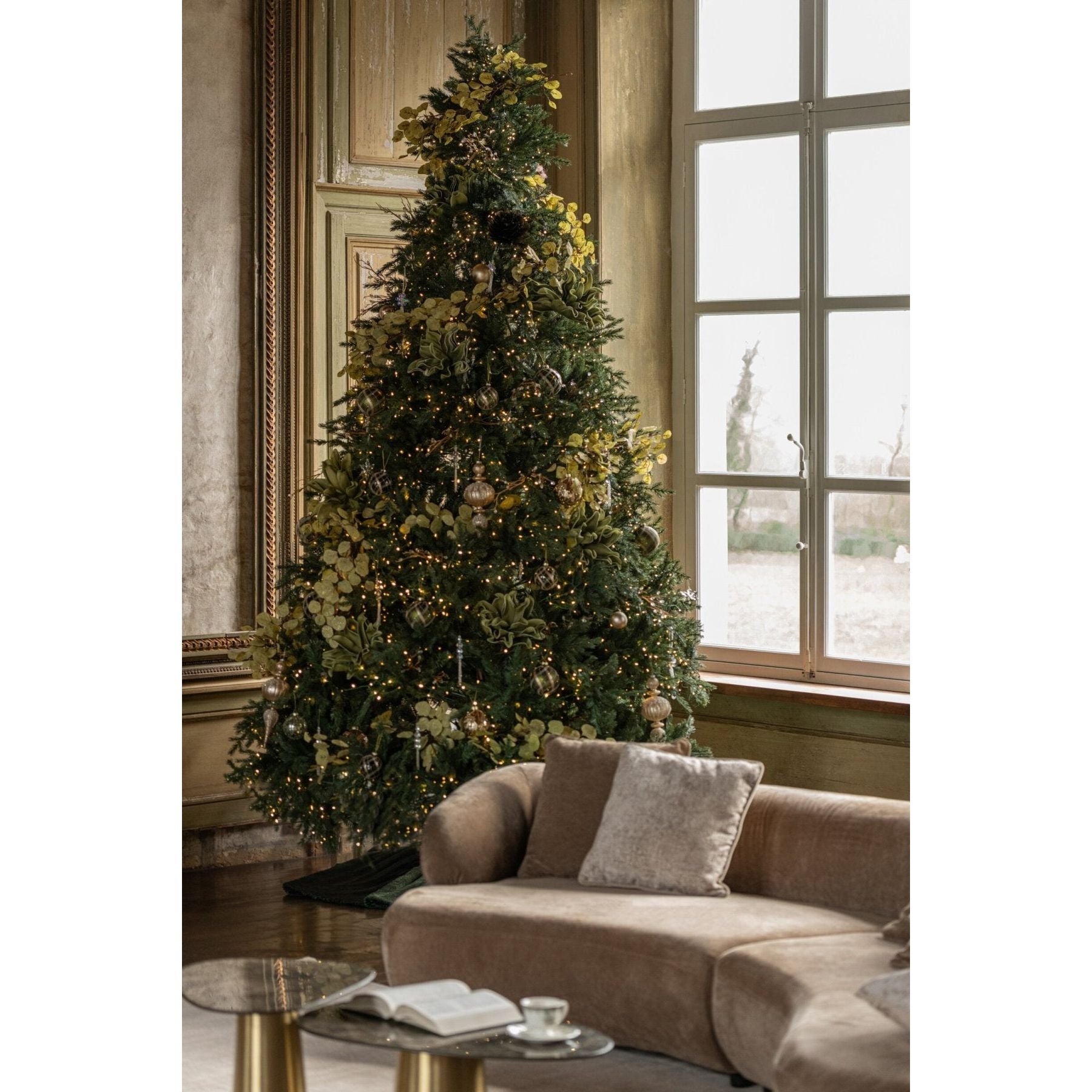 Kerstboom 4000 Led Kunstmatig Donkergroen Extra Large H325cm van J-Line, donkergroene kerstboom, close-up van het materiaal