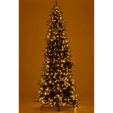 Kerstboom 900 Led Kunstmatig Donkergroen Large H320cm van J-Line, vanuit een andere hoek gefotografeerd