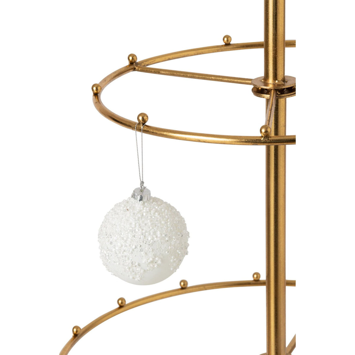 Detail van de gouden open kerstboom van J-Line met een kerstbal aan een van de ringen
