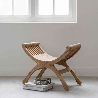 Ronde kruk Cleopatra Small van teakhout met zithoogte 53cm
