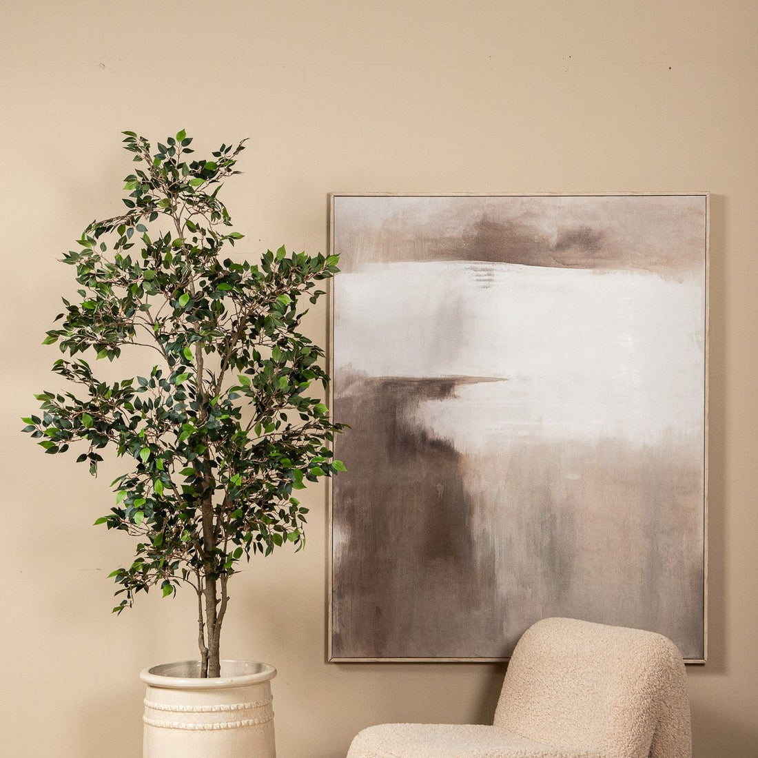 Kunst ficus microcarpa van PTMD in een woonkamer bij het raam