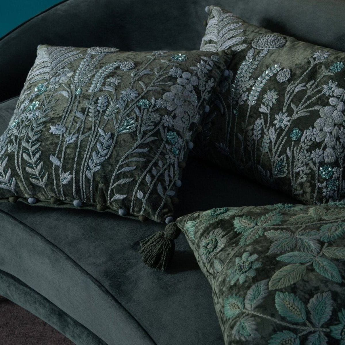 Kussen Bladeren + Bloemen Rechthoek van J-Line, dessin met bladeren en bloemen in groen en turquoise, detail van de stof