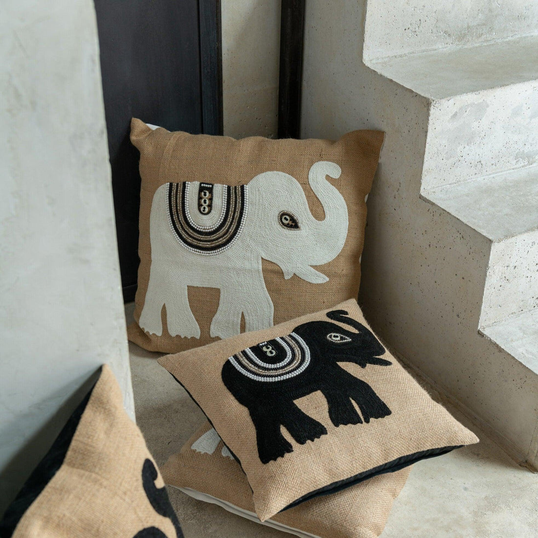 Kussen Olifant Textiel Naturel/Wit Large - Kussen - J-Line - livinglovely.nl