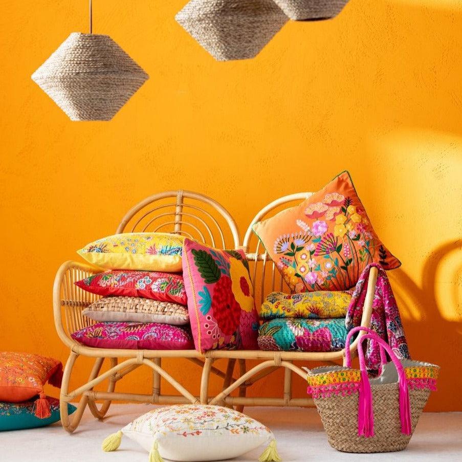 Kussen Vierkant Bloemen + Kwastjes Katoen Oranje - Kussen - J-Line - livinglovely.nl