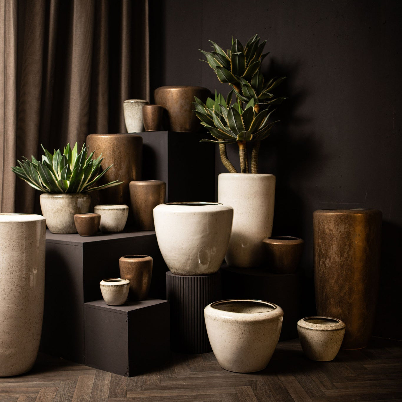 Kyleigh Beige Round Ceramic Pot Smooth High XL Dia37.5xH77cm PTMD - Pot - PTMD - livinglovely.nl