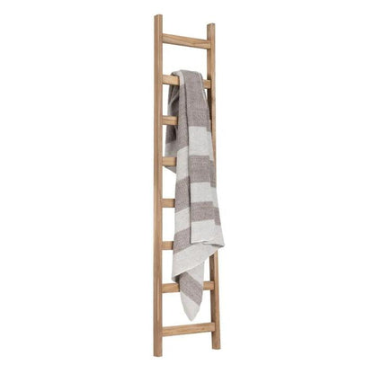 Ladder Steps van MUST Living in gerecycled teakhout, volledig in beeld op een neutrale achtergrond