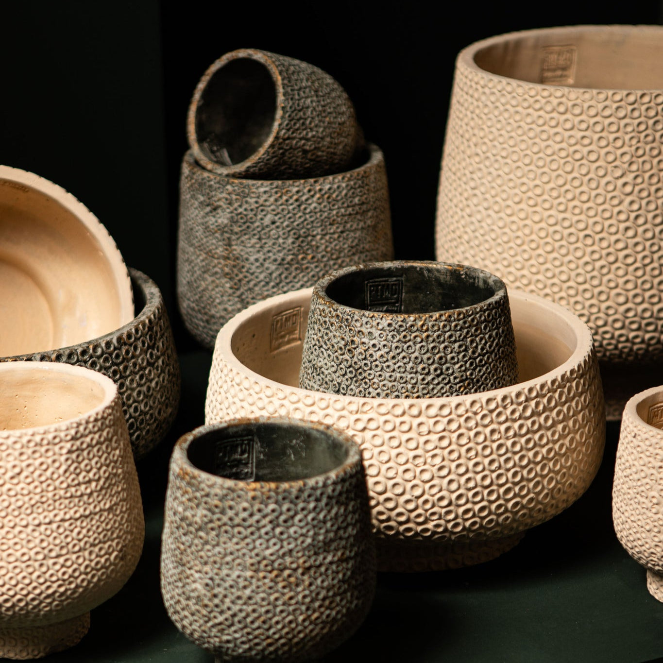 Laim Grey Cement Round Pot Dots Pattern On Base XL Dia30xH30cm PTMD - Pot - PTMD - livinglovely.nl