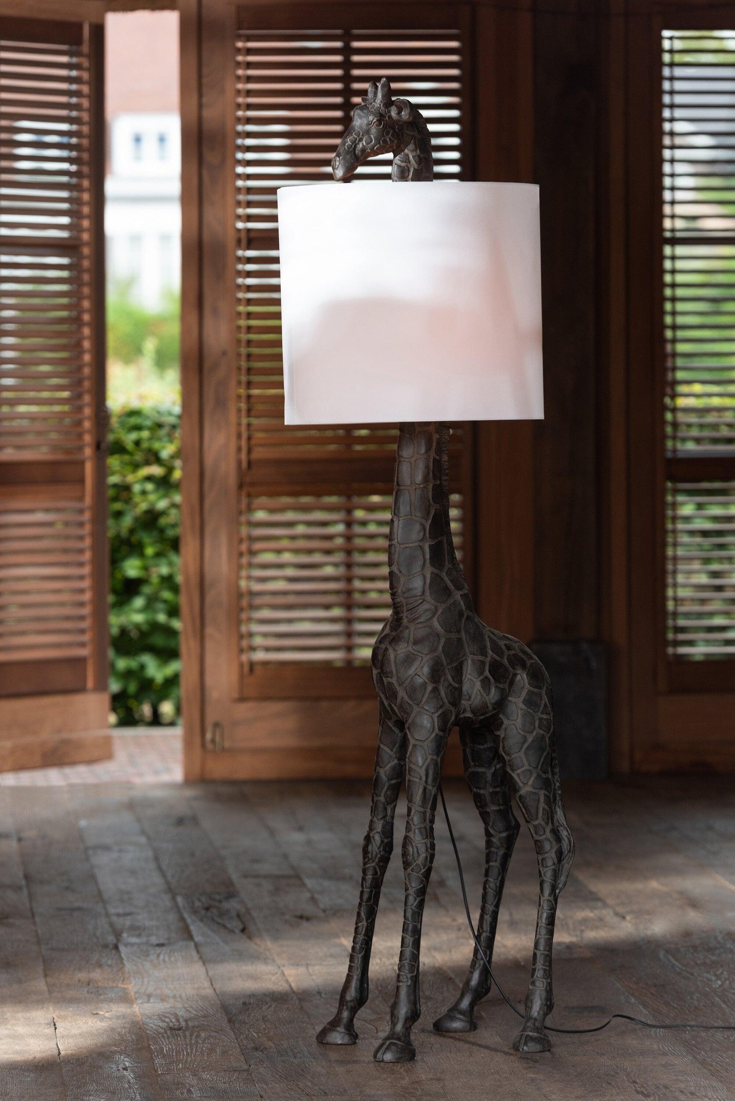 Lamp Giraffe Poly Dark Brown , Vloerlamp , J-Line , livinglovely.nl