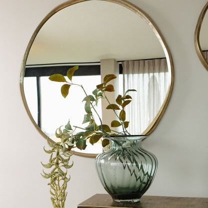 Witte Strongylondon tak van PTMD gestyled in een rustig ingericht interieur