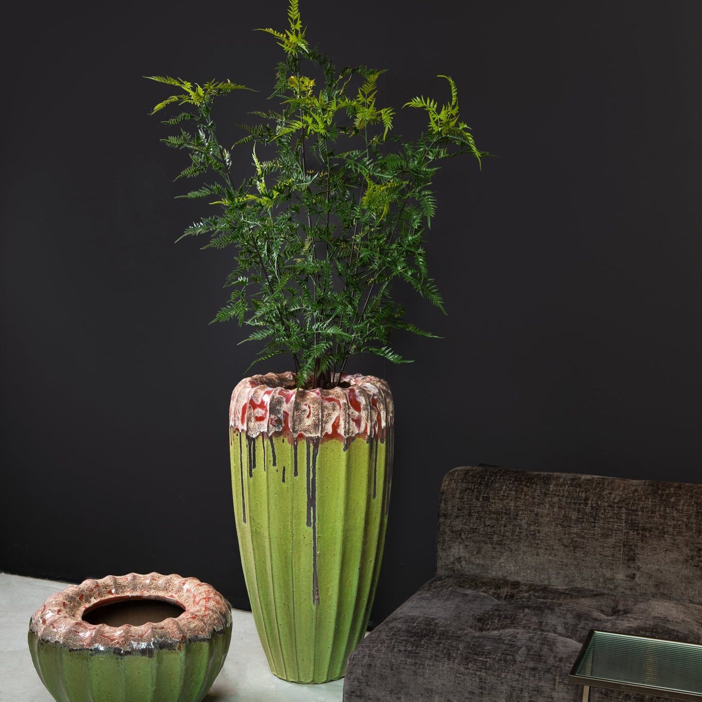 Linex Green ceramic pot organic ribbed round L PTMD - Pot - PTMD - livinglovely.nl