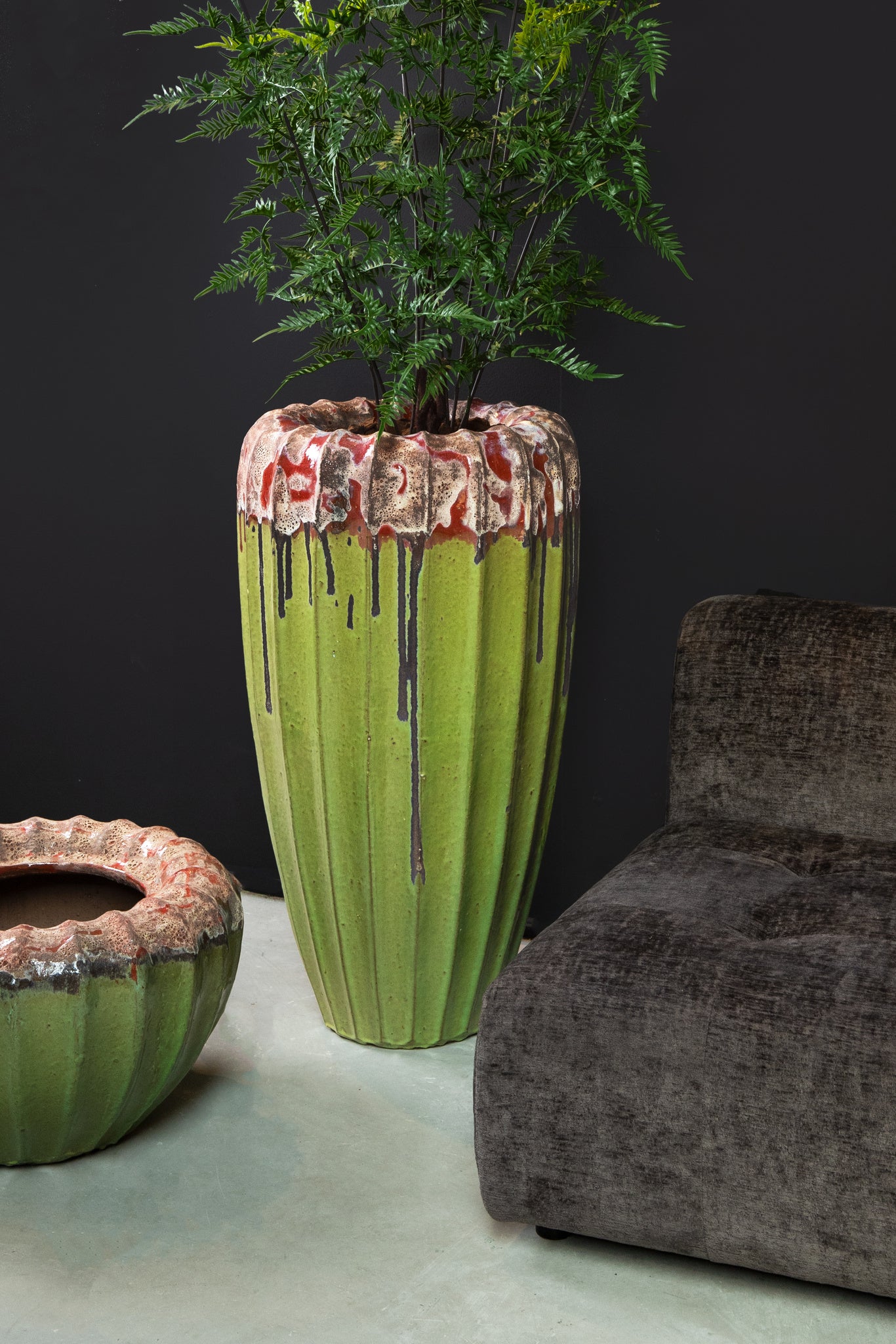 Linex Green ceramic pot organic ribbed round L PTMD - Pot - PTMD - livinglovely.nl