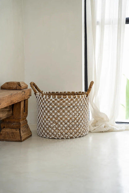 livinglovely.nl - De Cross Stitched Macramé Mand - Naturel Wit - M - Mand - Bazar Bizar - livinglovely.nl