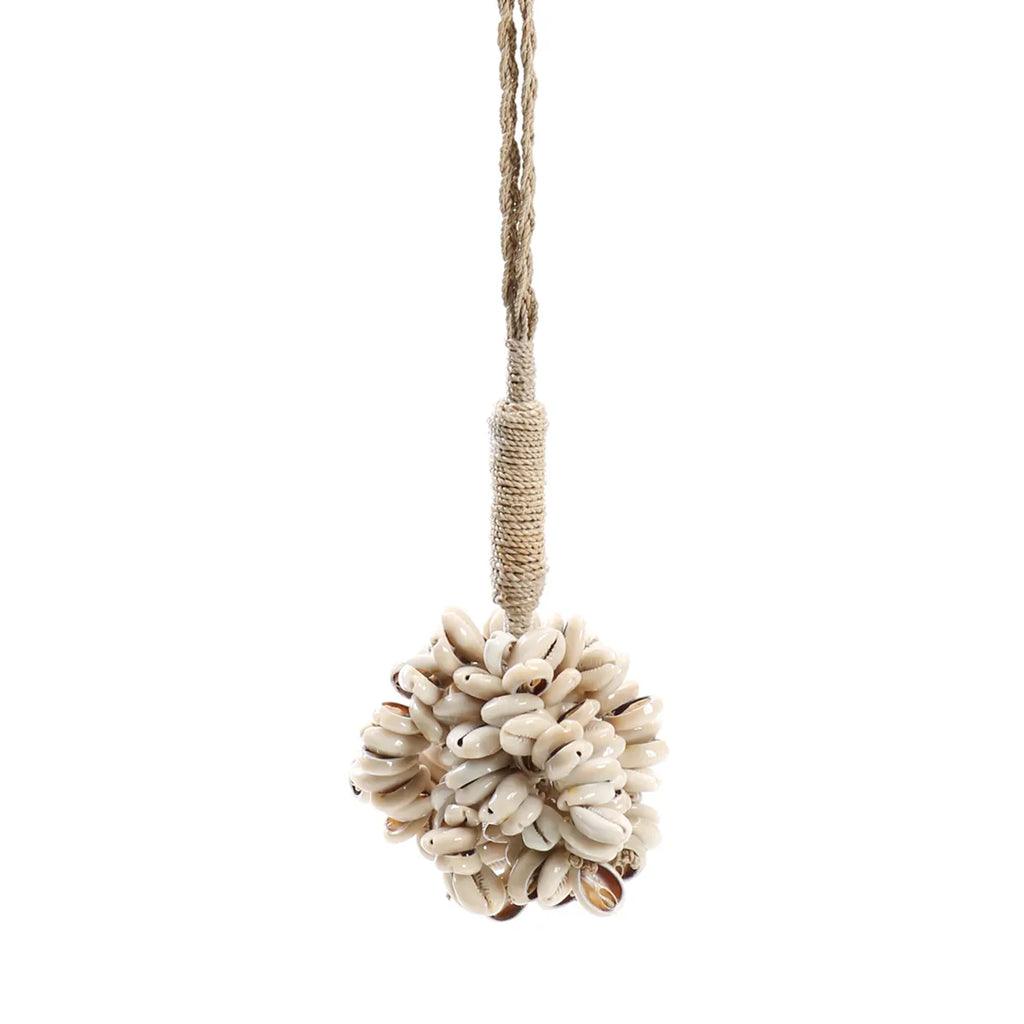 livinglovely.nl - De Door Shell Cowrie Hangdecoratie - Naturel - Hanger - Bazar Bizar - livinglovely.nl