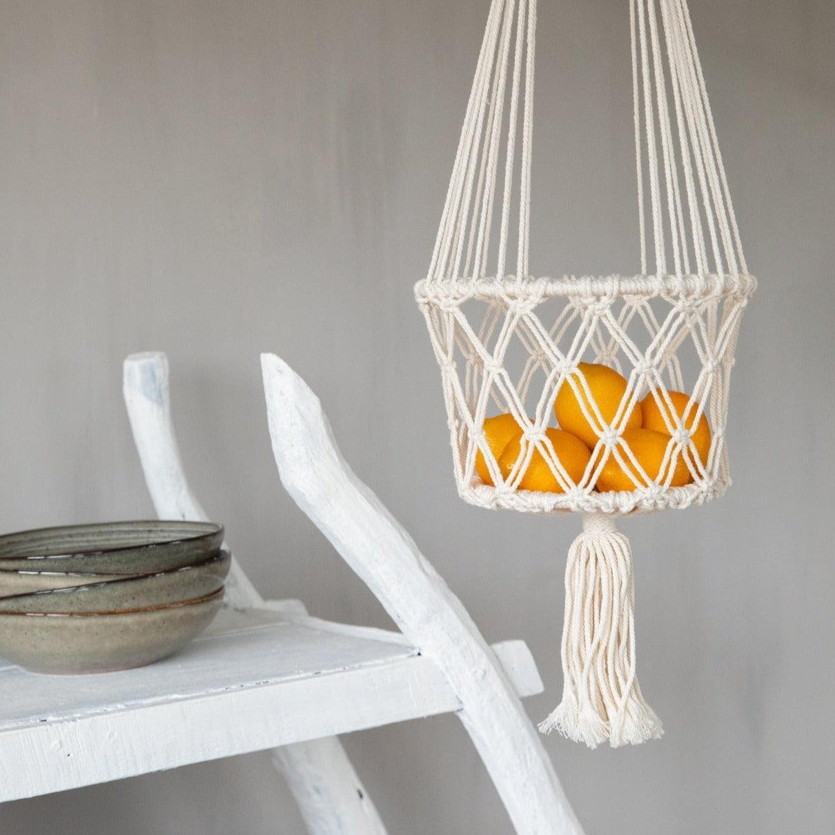 livinglovely.nl - De Macramé Plantenhanger - Wit - M - Vaas - Bazar Bizar - livinglovely.nl