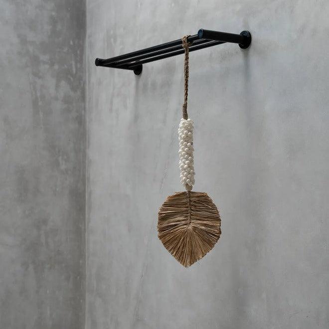 livinglovely.nl - De Raffia &amp; Schelpen Hangdecoratie - Wit Naturel - Hanger - Bazar Bizar - livinglovely.nl