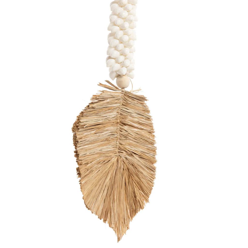 livinglovely.nl - De Raffia &amp; Schelpen Hangdecoratie - Wit Naturel - Hanger - Bazar Bizar - livinglovely.nl