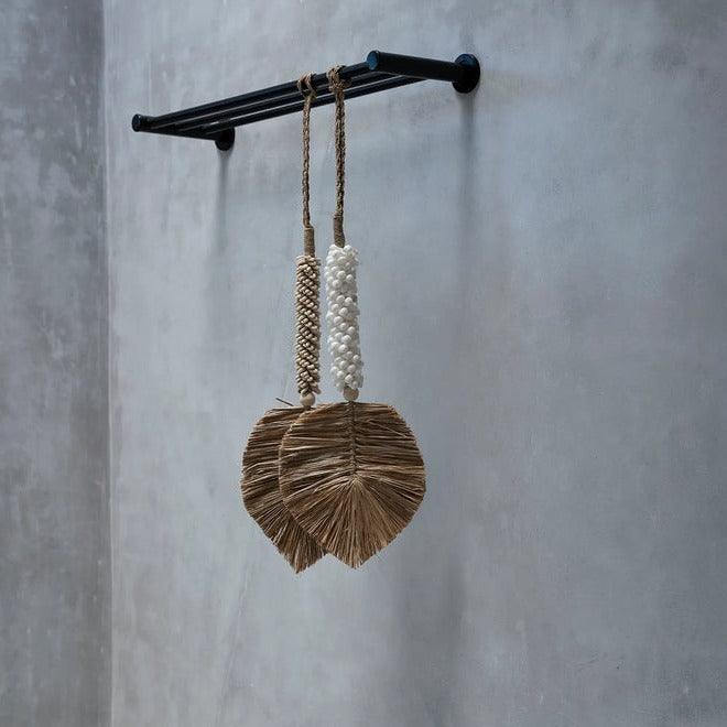 livinglovely.nl - De Raffia &amp; Schelpen Hangdecoratie - Wit Naturel - Hanger - Bazar Bizar - livinglovely.nl