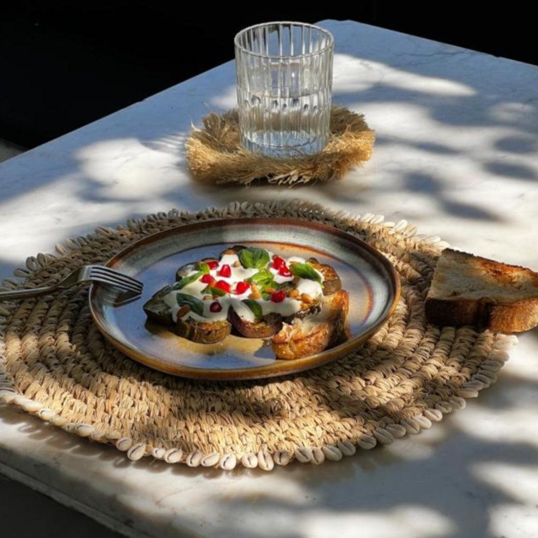 livinglovely.nl - De Raffia Shell Placemat - Naturel - Placemat - Bazar Bizar - livinglovely.nl