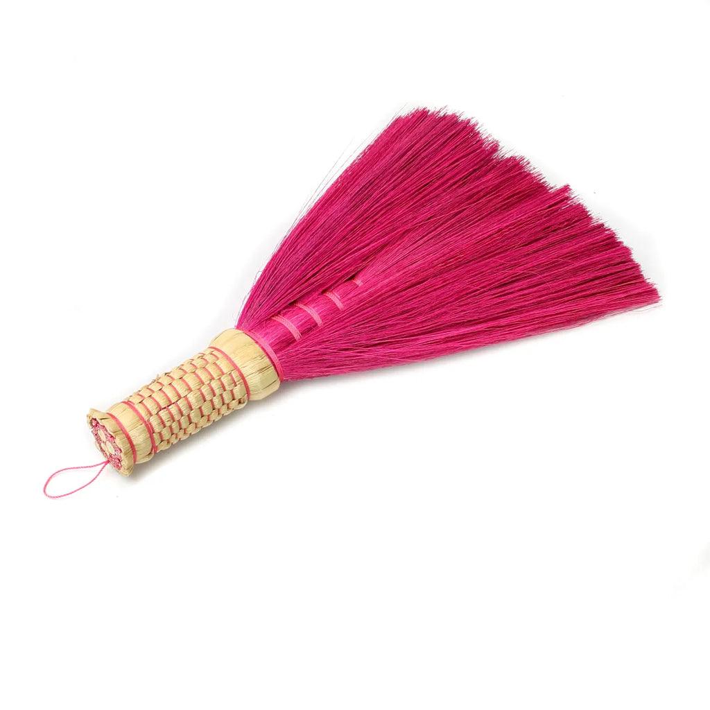 livinglovely.nl - De Sweeping Handveger - Roze - Bezem - Bazar Bizar - livinglovely.nl