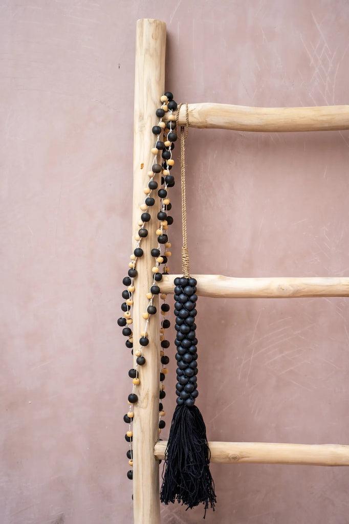 livinglovely.nl - De Wooden Beads met Katoen Hangdecoratie - Zwart - Hanger - Bazar Bizar - livinglovely.nl