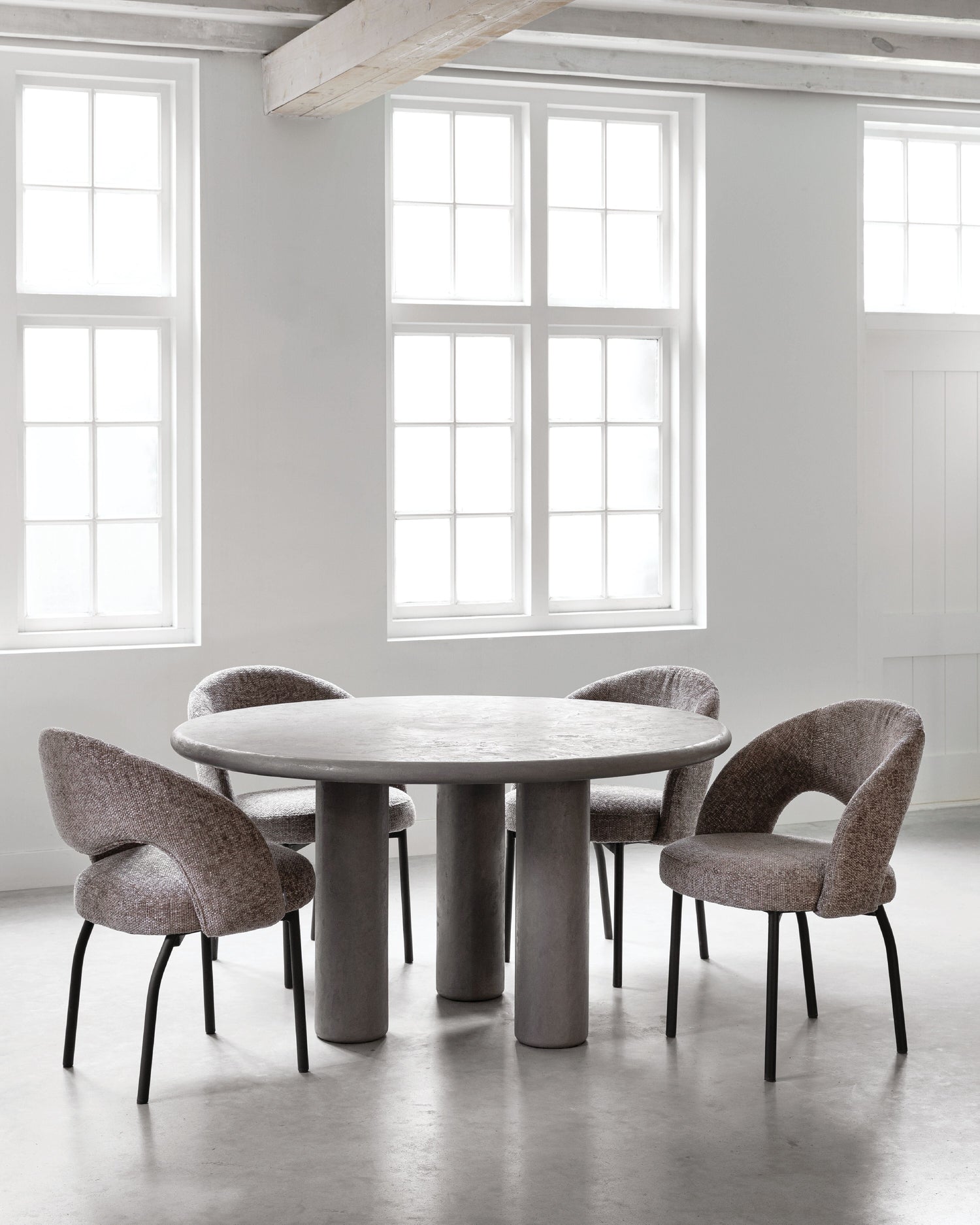 livinglovely.nl - DTP Home Scala Eettafel Rond Clio Dusk Ø140cm - Eetkamertafel - DTP Home - livinglovely.nl