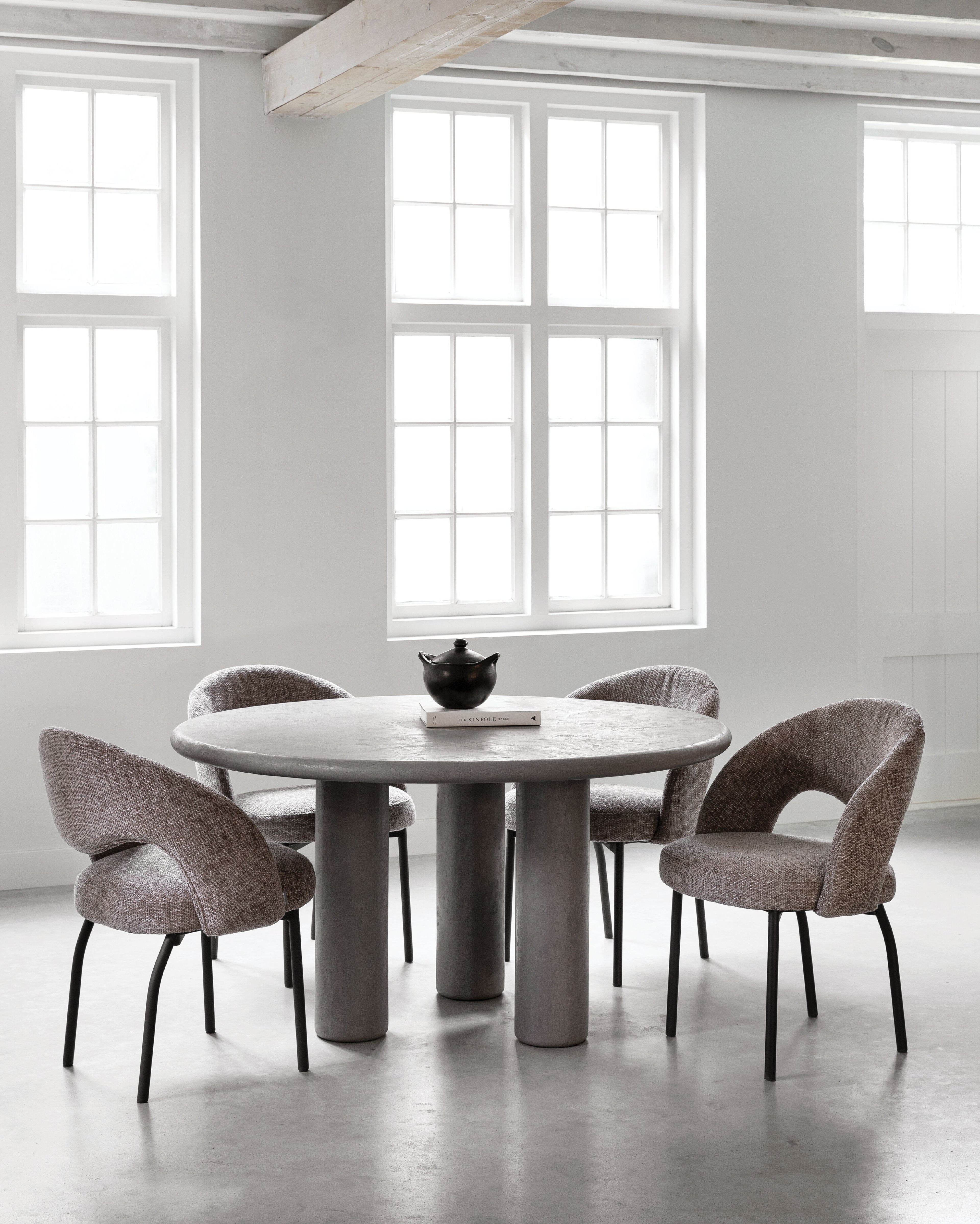 livinglovely.nl - DTP Home Scala Eettafel Rond Clio Dusk Ø140cm - Eetkamertafel - DTP Home - livinglovely.nl