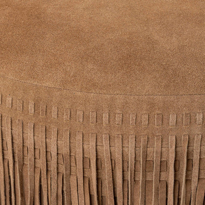 livinglovely.nl - Eleora Camel Suède Leren Poef Fringes Rond Large PTMD - Poef - PTMD - livinglovely.nl