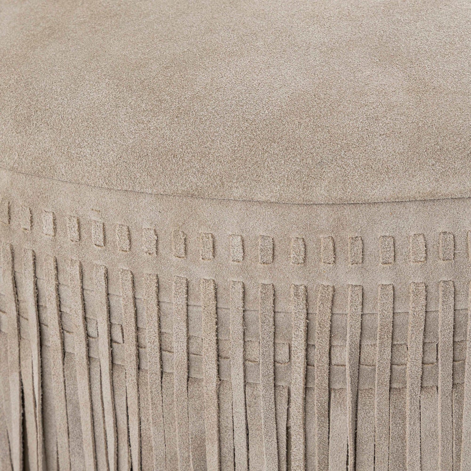 livinglovely.nl - Eleora Taupe Suede Leather Poef Fringes Round PTMD - Poef - PTMD - livinglovely.nl