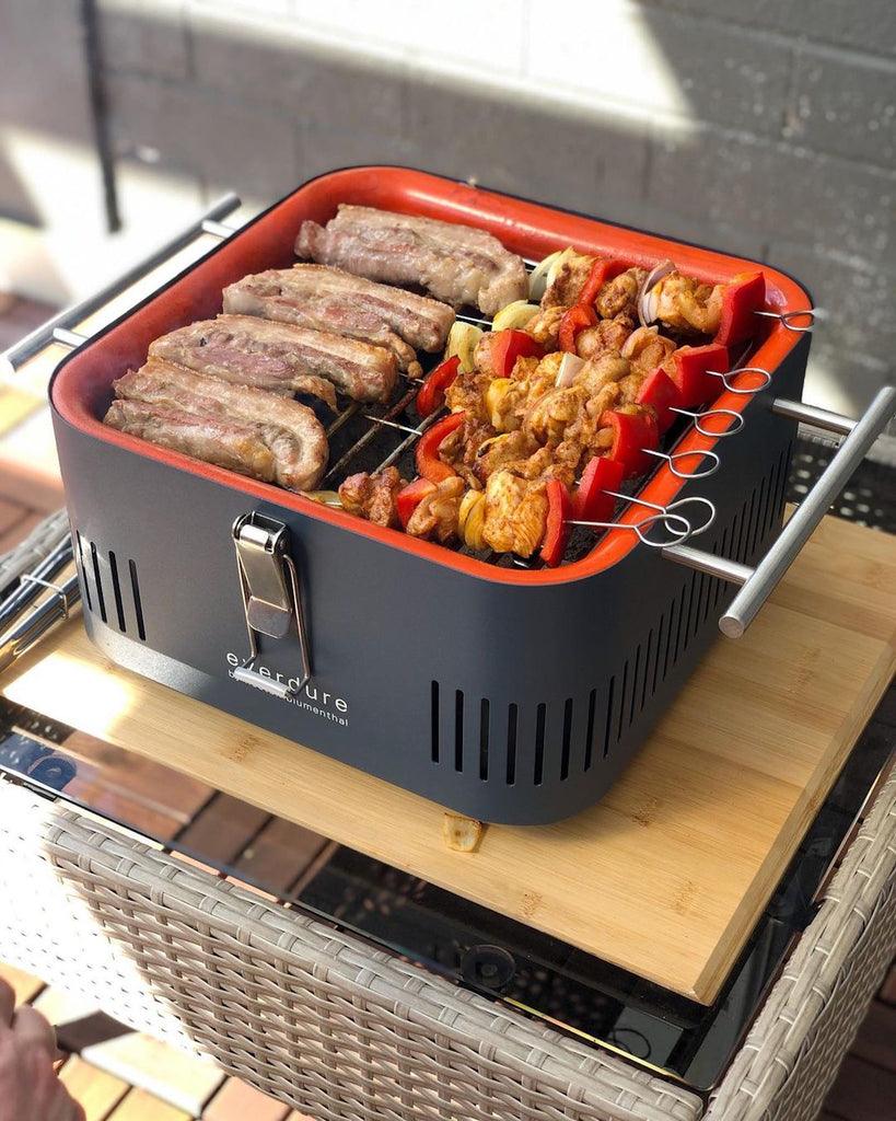 livinglovely.nl - Everdure Cube Houtskool Barbecue Graphite - BBQ - Everdure - livinglovely.nl