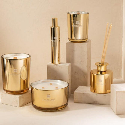 livinglovely.nl - Geurkaars Excellent Golden Honey Goud Large 40H - Geurkaars - J-Line - livinglovely.nl