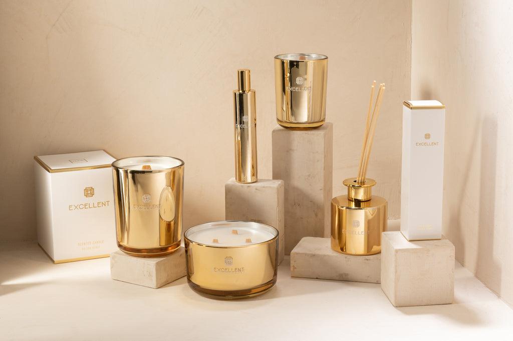 livinglovely.nl - Geurkaars Excellent Golden Honey Goud Large 40H - Geurkaars - J-Line - livinglovely.nl