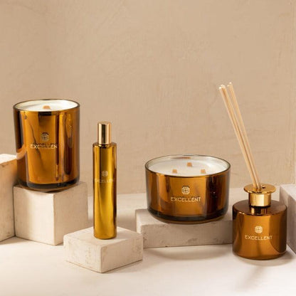 livinglovely.nl - Geurkaars Excellent Golden Honey Oker Medium 80H - Geurkaars - J-Line - livinglovely.nl