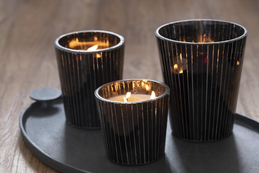 livinglovely.nl - Geurkaars Noa Spicy Twilight Zwart Medium-55h - Geurkaars - J-Line - livinglovely.nl