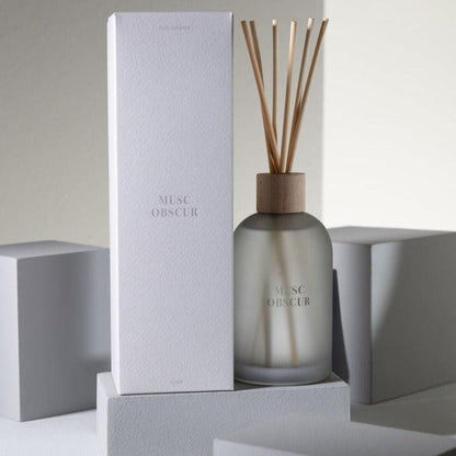 livinglovely.nl - Geurstokjes Essentiels Musc Obscur 250ML - Geurstokjes - J-Line - livinglovely.nl