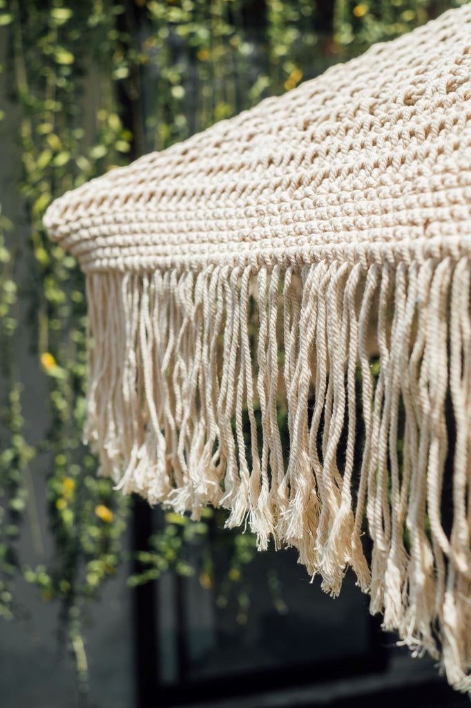 livinglovely.nl - Handgeknoopte Parasol - Créme Fringe - 300cm - Handgeknoopte parasol - Todo Bien - livinglovely.nl