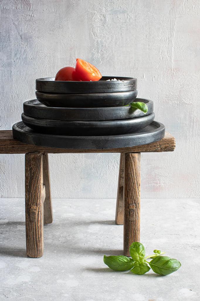 livinglovely.nl - Het Terracotta Burned Bord - Zwart - S - Bord - Bazar Bizar - livinglovely.nl