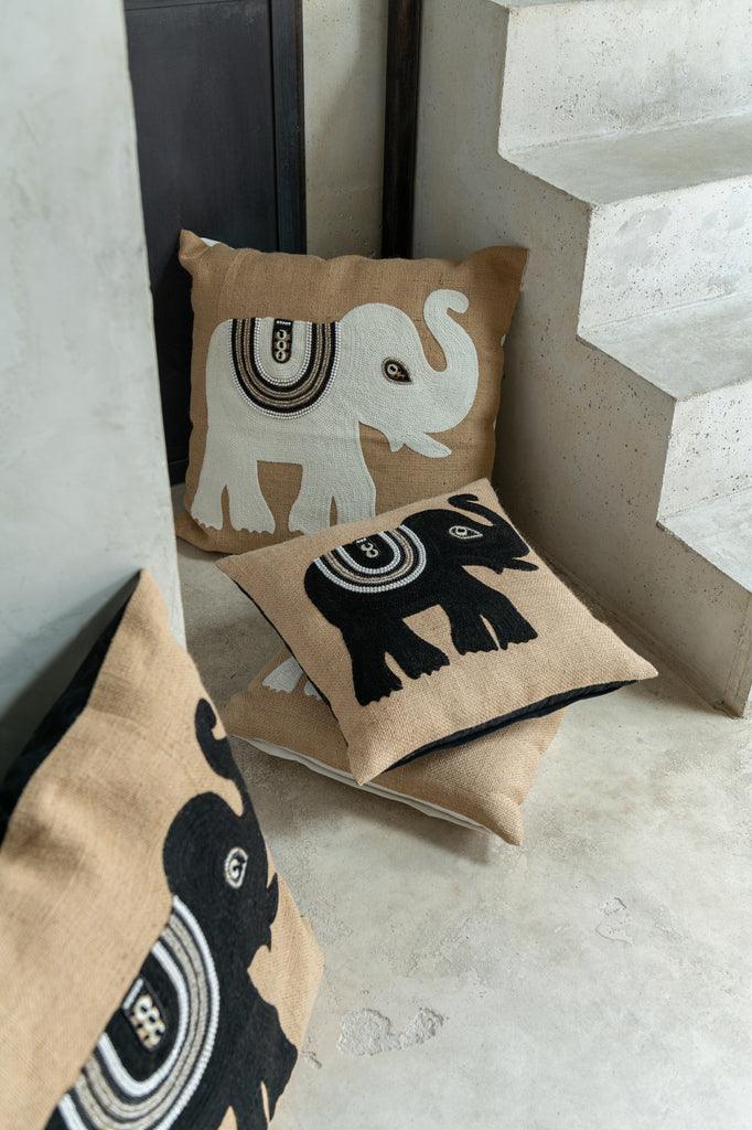 livinglovely.nl - Kussen Olifant Textiel Naturel/Wit Small - Kussen - J-Line - livinglovely.nl