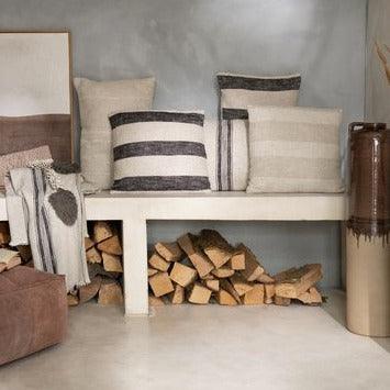 livinglovely.nl - Kussen Strepen Linnen Beige Lang - Kussen - J-Line - livinglovely.nl