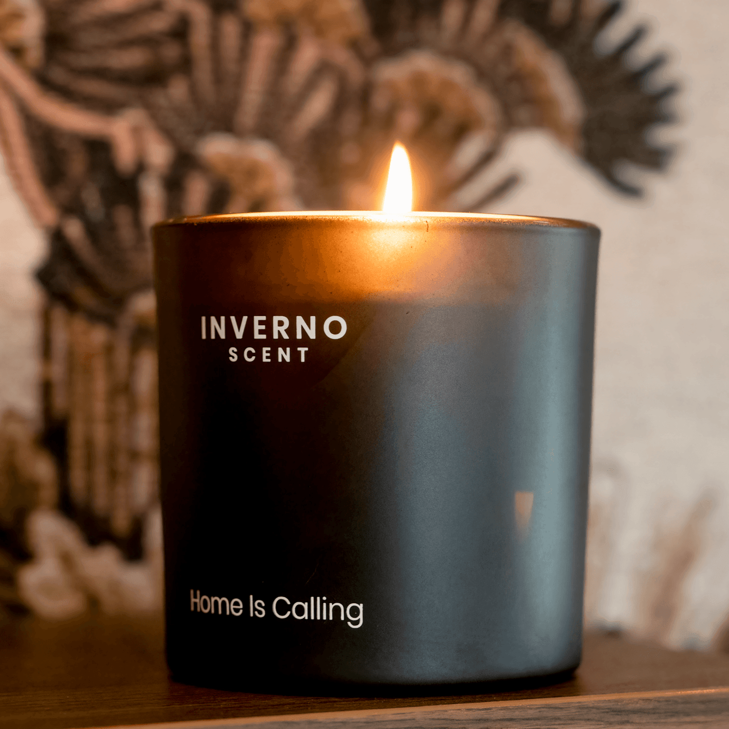 livinglovely.nl - Luxe Geurkaars Home is Calling - Geurkaars - Inverno Scent - livinglovely.nl