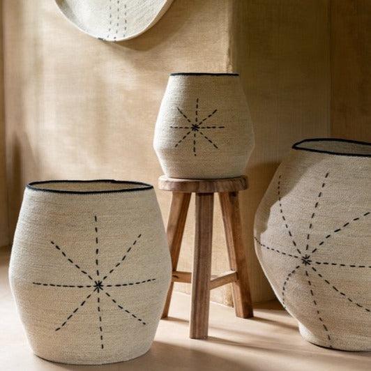 livinglovely.nl - Mand Ster Stippellijnen Zeegras Naturel/Zwart set van 3 - Mand - J-Line - livinglovely.nl