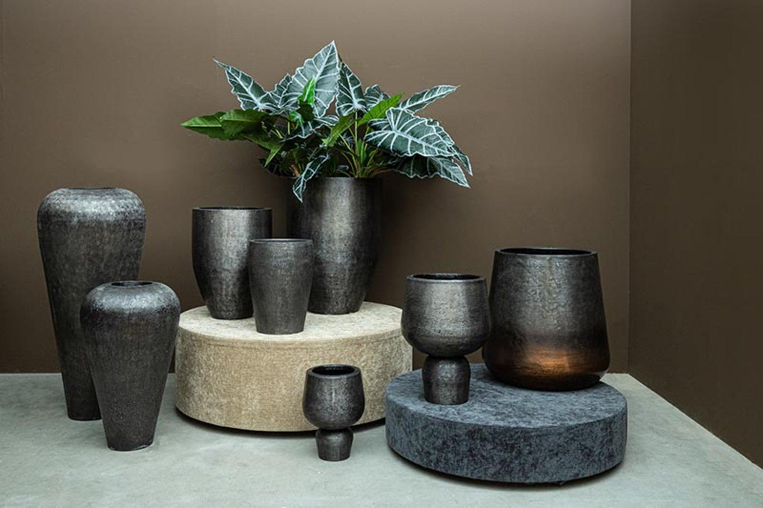 livinglovely.nl - Mialee Bloempotten L - Aluminium - Grijs - Set van 2 PTMD - Pot - PTMD - livinglovely.nl