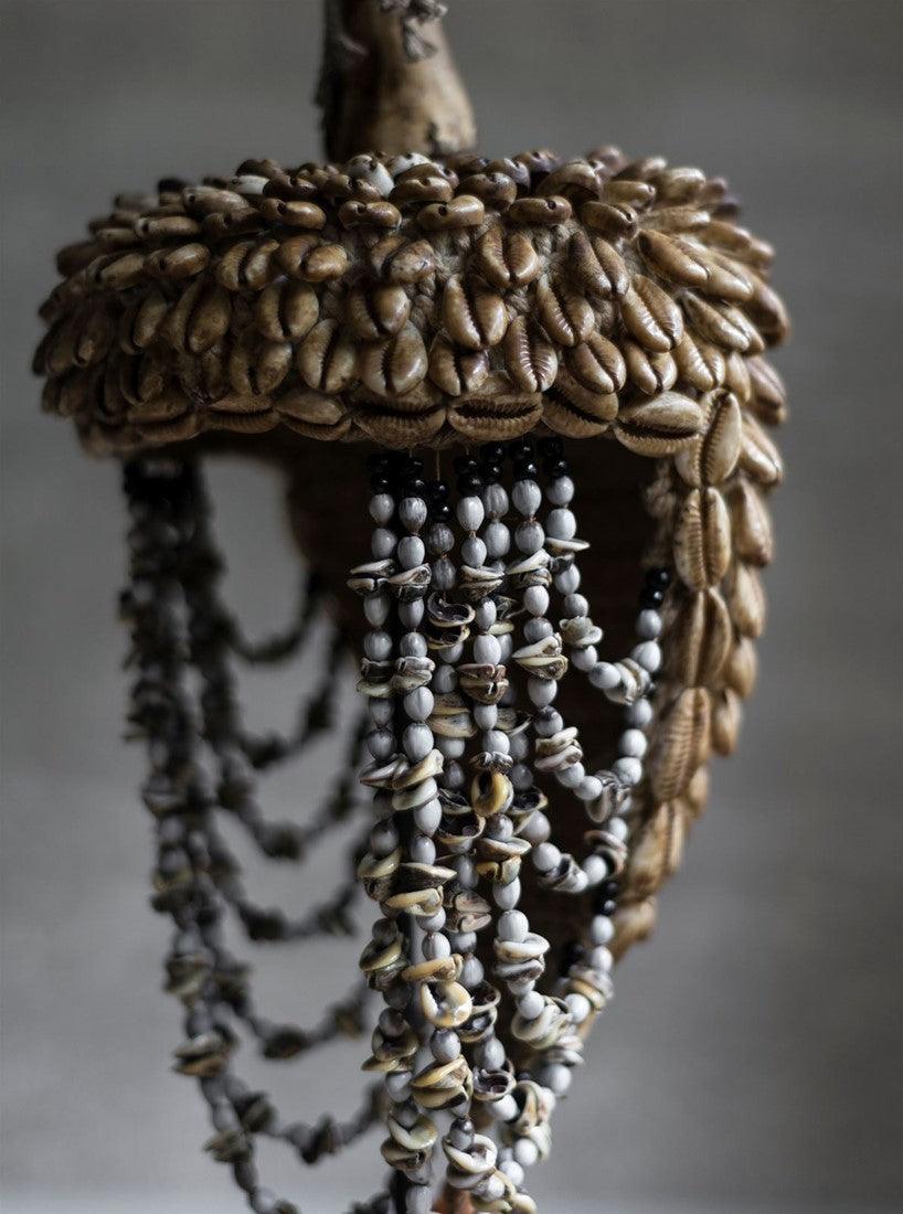 livinglovely.nl - Must Living Balinese Helm met Schelpen en Veren - Ornament - Must Living - livinglovely.nl